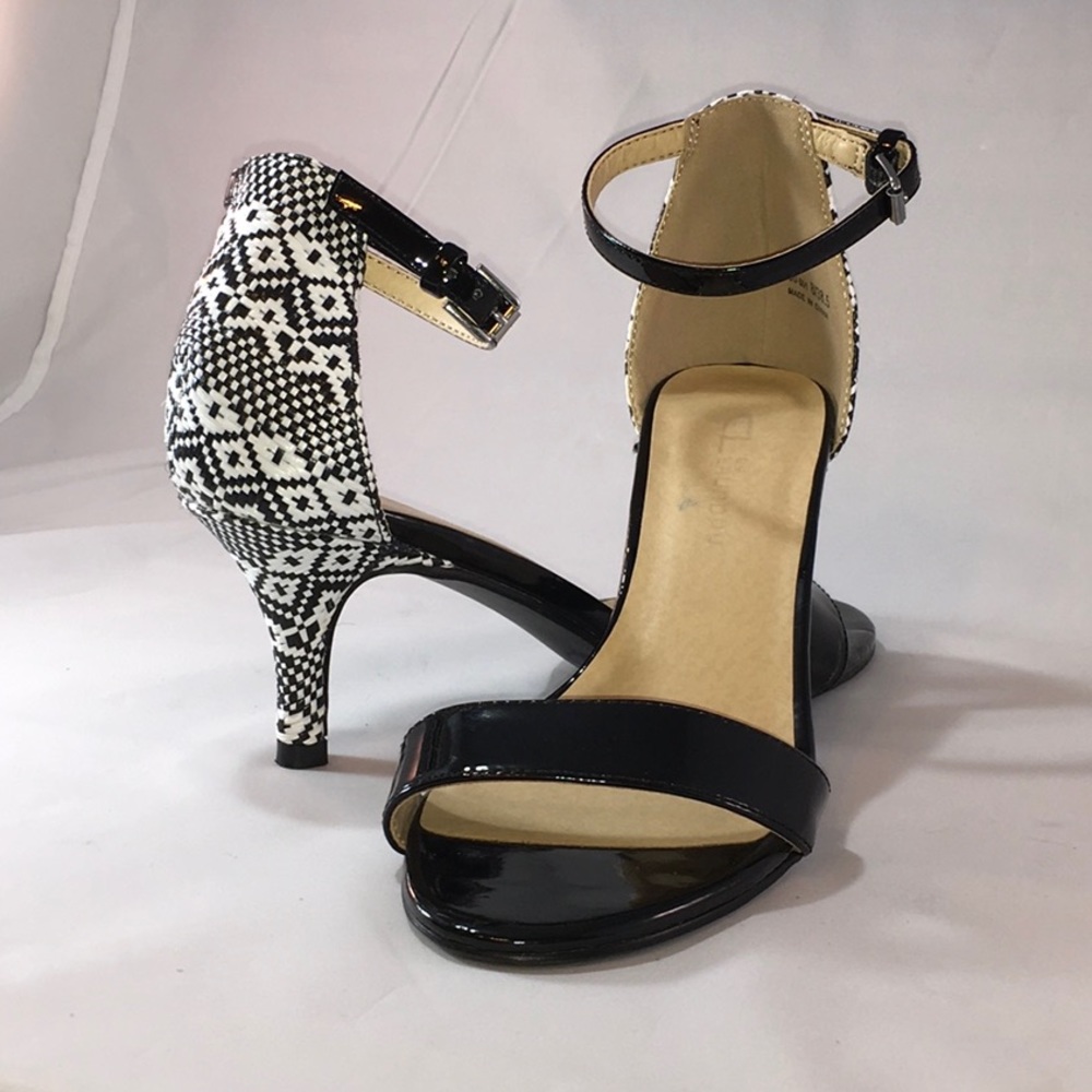 CL by Laundry Woven Heel Patent Leather Sandal Sz8